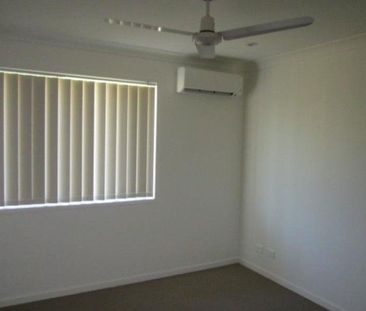 Modern Family home with large yard - Photo 4