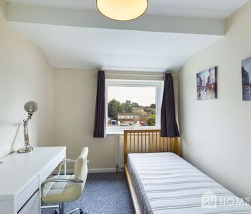 5 bed house to rent in The Nook, Wivenhoe - Photo 2