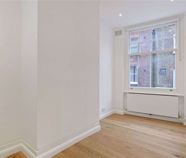 Set on the first floor of a popular mansion block in Bloomsbury, we... - Photo 3