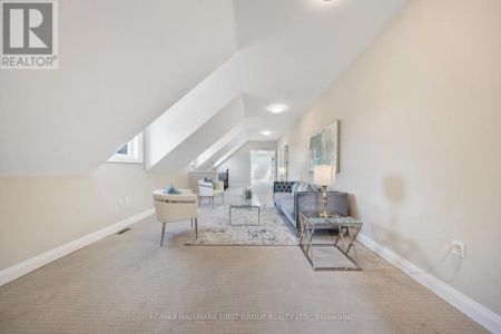 732 HILLVIEW CRESCENT - Photo 5