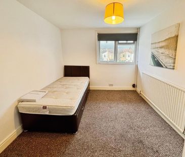 1 bedroom in a house share to rent - Photo 4