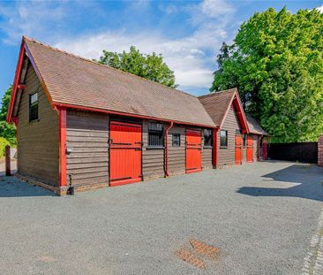 Exceptional luxury home in West Cheshire with swimming pool, stable... - Photo 3