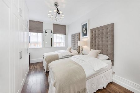 3 bedroom flat in Mayfair - Photo 3