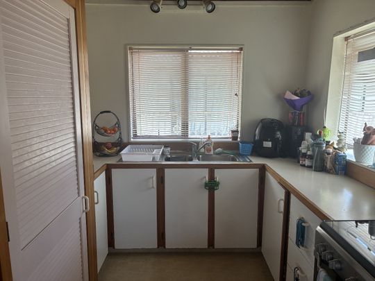 Tidy Family Home - Photo 1