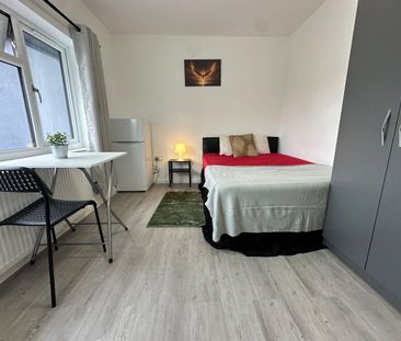 Room in a Shared Flat, Links Road, NW2 - Photo 2
