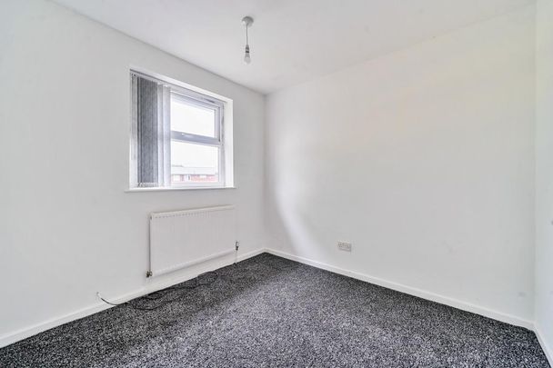4 bedroom terraced house to rent - Photo 1