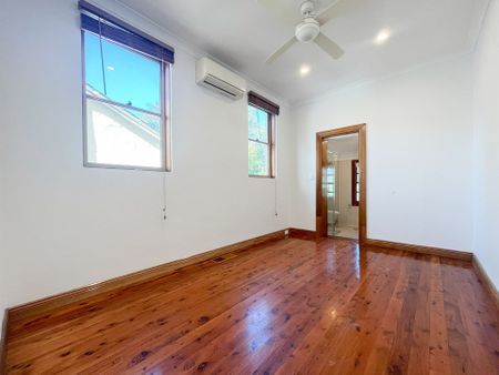 Spacious & Convenient &ast;&ast; Available Now &ast;&ast; - Photo 3