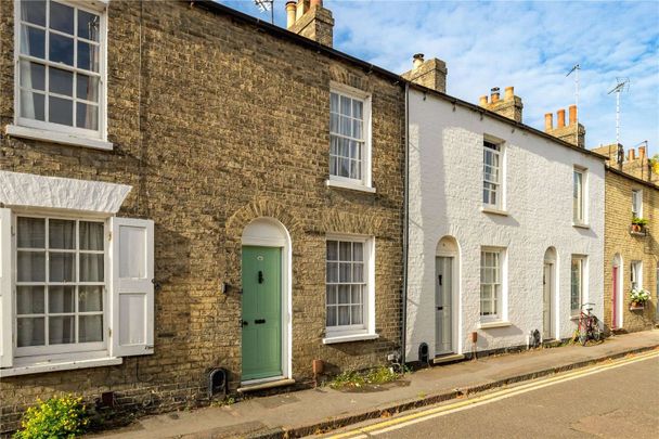 Very central early Victorian terrace with a garden. - Photo 1