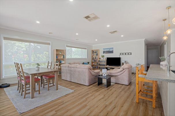 Fully Furnished Three Bedroom Home - Photo 1