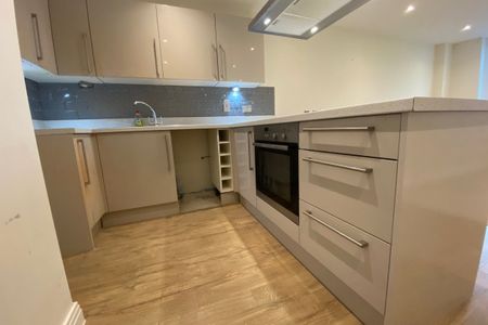 Empire House - Photo 2