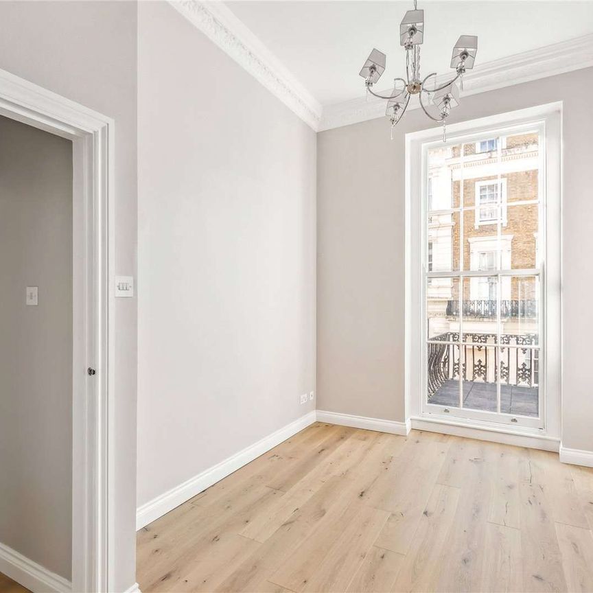 A beautifully presented two bedroom flat on Devonshire Terrace - Photo 1