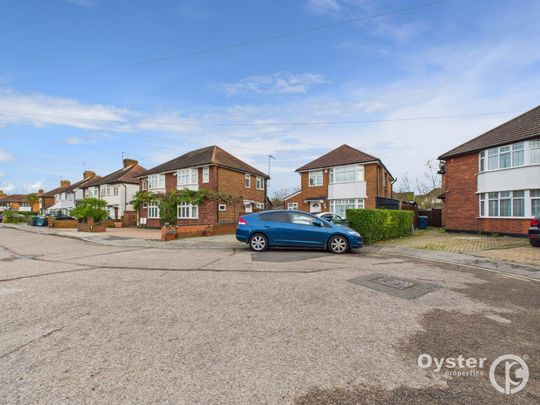 Buckingham Gardens, Edgware, HA8 - Photo 1