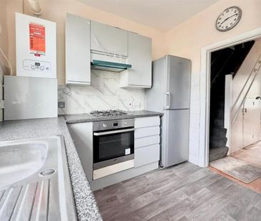 4 bedroom apartment to rent - Photo 4