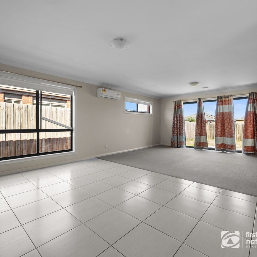 Modern Family Living in a Peaceful Weir Views Location - Photo 1