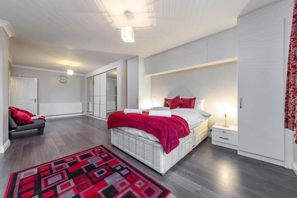 4 bedroom terraced house to rent - Photo 1