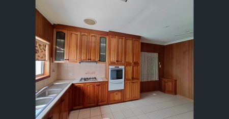 THREE BEDROOM HOUSE - Photo 3