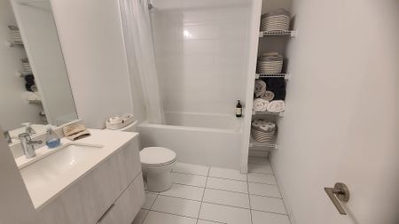 For Lease - 6 David Eyer Road Unit# 610, Richmond Hill, Ontario - Photo 3