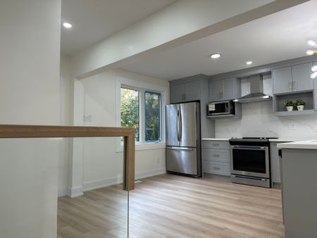 For Lease - 210 Dearborn Avenue, Oshawa, Ontario - Photo 5