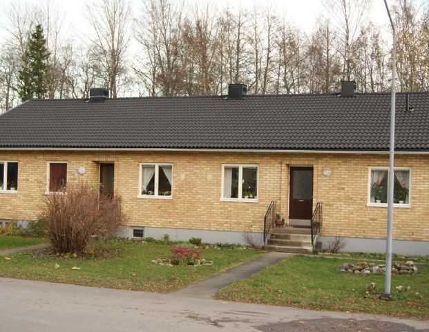 Lövåsvägen 32B - Photo 1