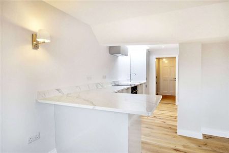 A stylish and contemporary apartment is a central Sevenoaks location - Photo 3