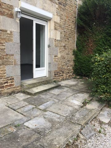 CAEN OUEST PROCHE VILLERS BOCAGE A84 A LOUER appartement de 2 pièces en rez de chaussée avec terrasse libre de - Photo 3