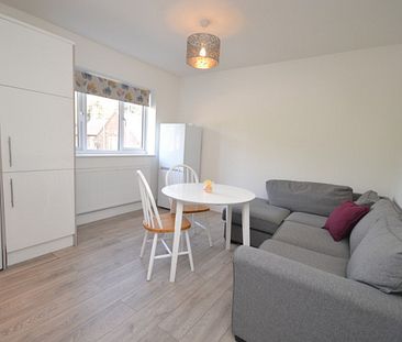 2 bed Flat for Rent - Photo 1