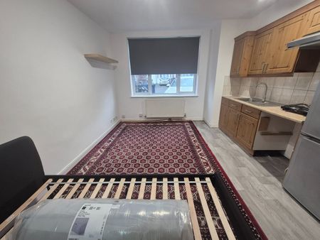 Studio Flat, Wesley Avenue, NW10 - Photo 5