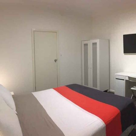 Room 4 (Non Ensuite) - Photo 4