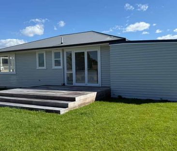 Charming Mount Maunganui 2BR Home! - Photo 3