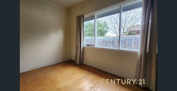 Charming & Convenient Home in the Heart of Noble Park - Photo 1