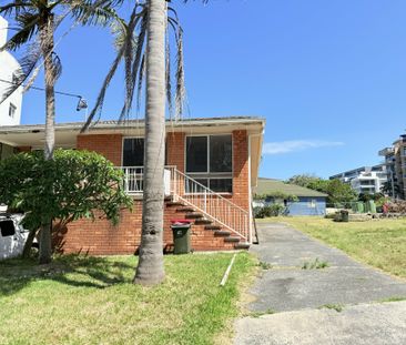 3 Bedroom House in the Heart of The Entrance - Photo 2