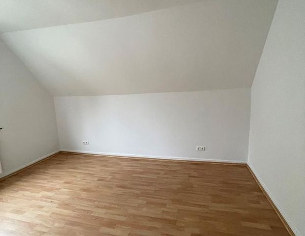 Gemütliche Dachgeschosswohnung mit Küche - Photo 1