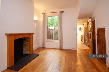 3 bedroom end of terrace house to rent - Photo 3