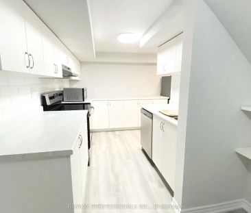 77 Roseneath Crescent #Lower - Photo 3