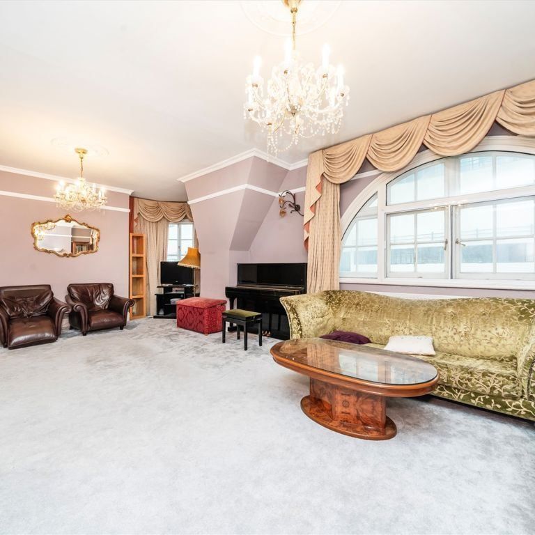 Hammersmith Road, W14 8QG, London - Photo 1