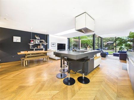 Hertford Avenue, London, SW14 - Photo 3