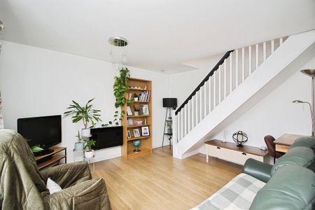 2 bedroom semi-detached house to rent - Photo 2