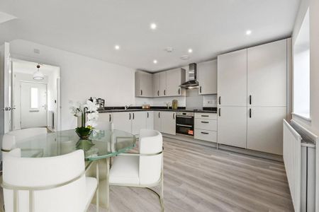 4 bedroom end of terrace house to rent - Photo 4