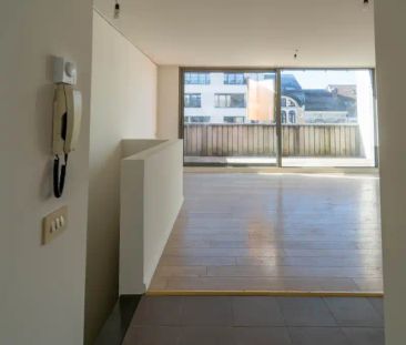 Gerenoveerd appartement met zuidgericht terras op toplocatie vlakbi... - Photo 4