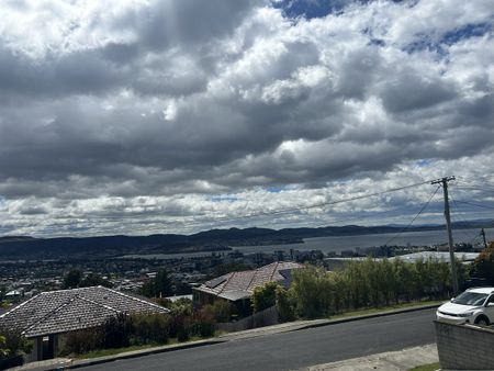 Self contained 1 bedroom unit - Photo 2