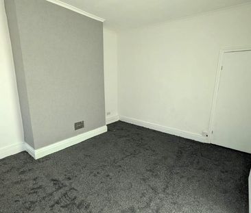 To Let 2 Bed Mid Terraced House - Photo 2