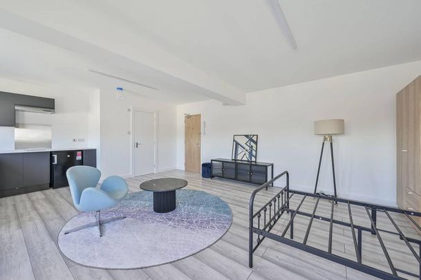 Studio to rent - Photo 1