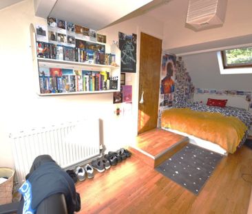 3 bedroom Flat in Otley Road, Leeds - Photo 2