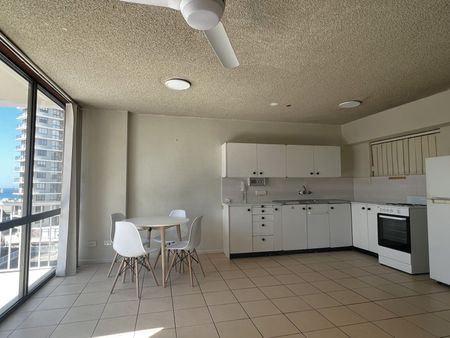 FURNISHED unit in the heart of Surfers Paradise! - Photo 2
