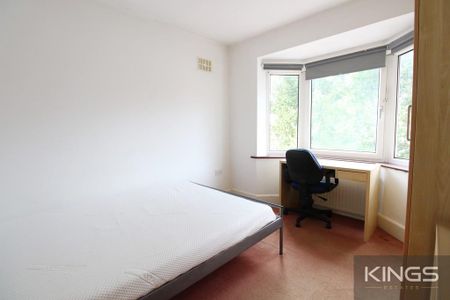 6 bedroom detached house to rent - Photo 4