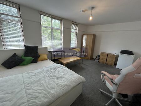 1 bedroom in a house share to rent - Photo 5