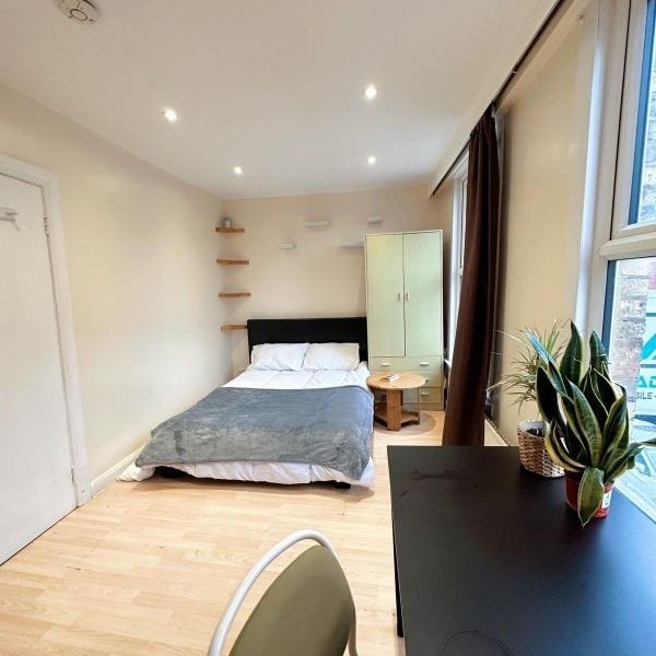 Room in a Shared Flat, London, SE16 - Photo 1