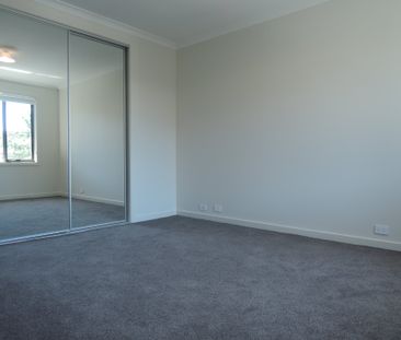 2/8 Lawford Street, BOX HILL NORTH - Photo 3