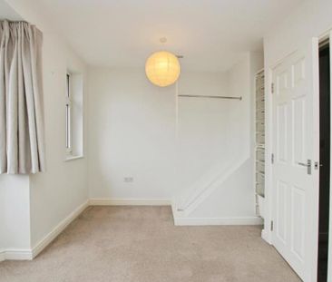 A well-presented three-bedroom family home located on Southmead Roa... - Photo 1