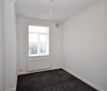 3 bedroom flat to rent - Photo 2